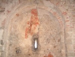 Interno della torre campanaria, presumibilmente usato come cappella durante la costruzione della chiesa