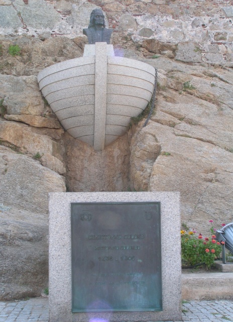 Calvi: monumento a Cristoforo Colombo