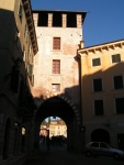 Porta che da sul ponte