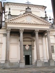 Facciata della chiesa settecentesca dell'abbazia di Fruttuaria