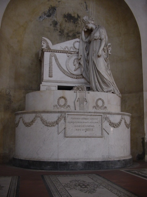 Chiesa di S.Croce: tomba di Vittorio Alfieri