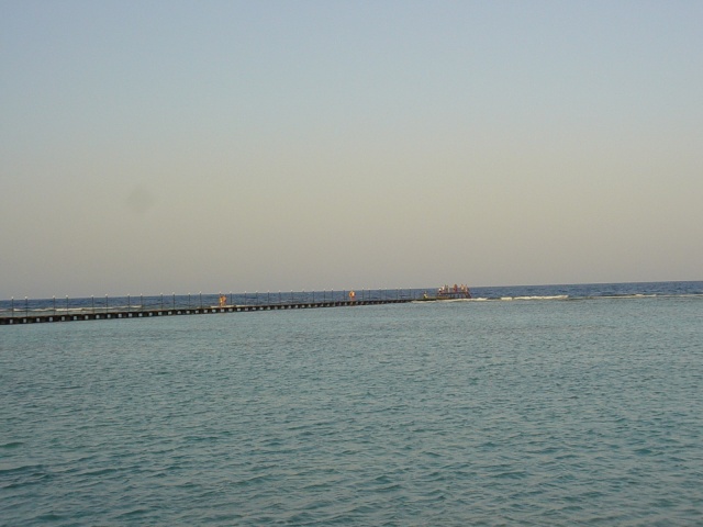Spiaggia con molo