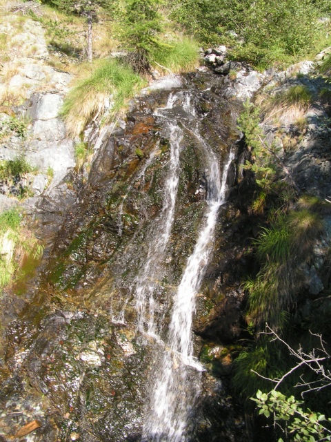 Cascatella durante la salita verso il Lac 