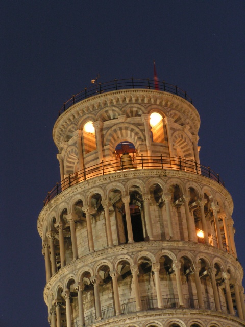 Particolare del tamburo superiore della Torre