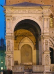Particolare del portale del Palazzo pubblico
